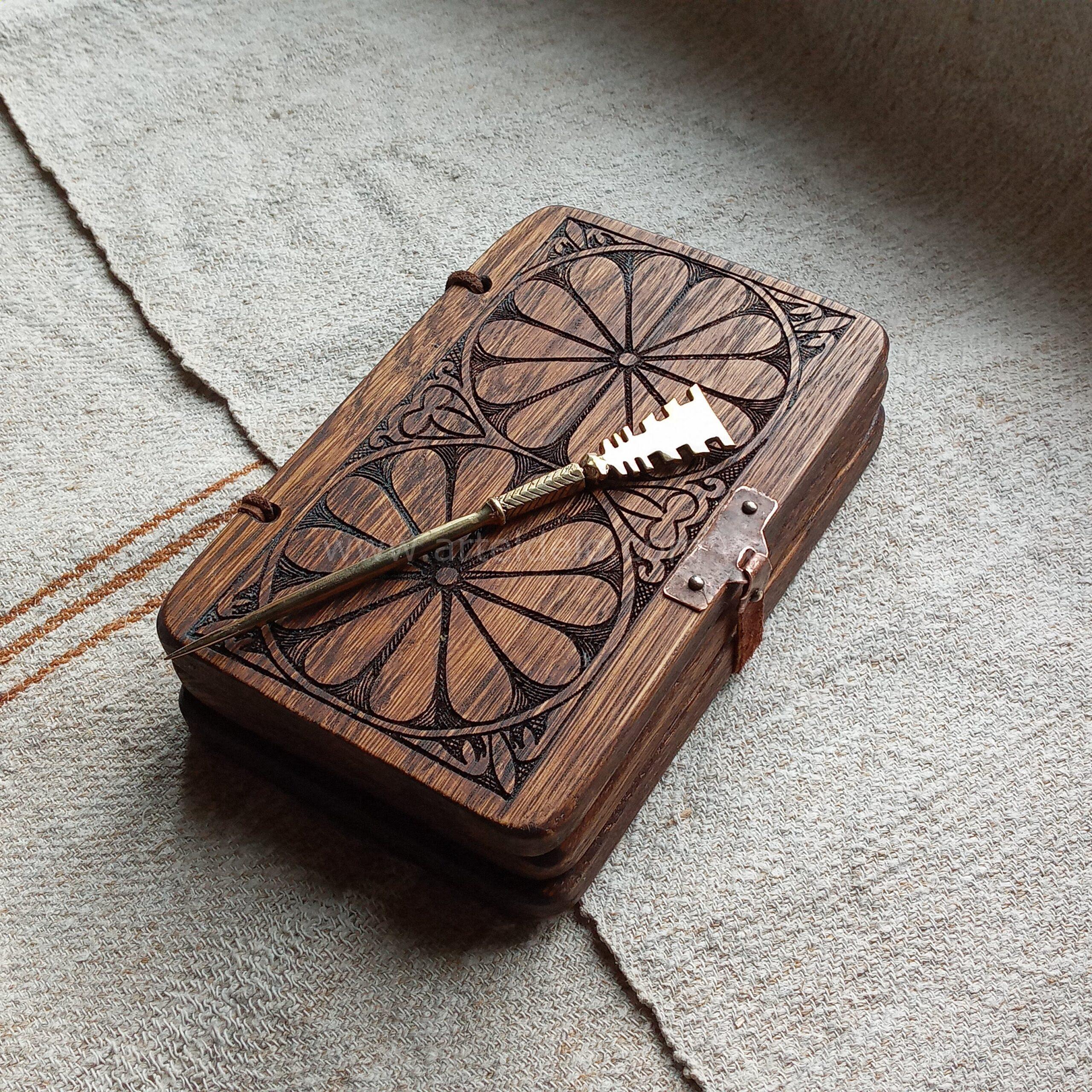 Цера-триптих з гравіюванням