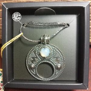 Підвіска-лунниця з кабошоном. Репліка