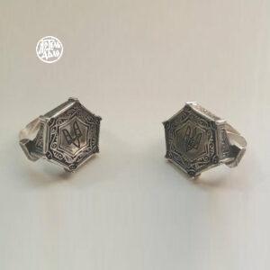 Каблучка-печатка з тризубом або двузубом